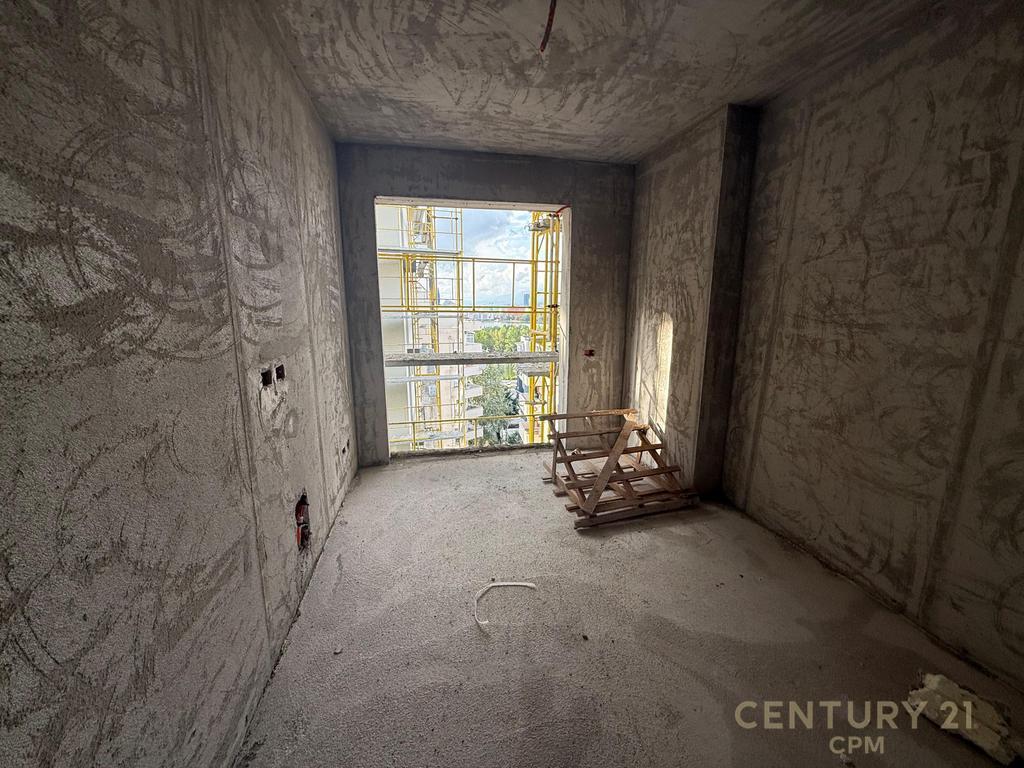🏢 Shitet Apartament 2+1+2 në Rezidencën Elitare pranë Liqenit të Thatë