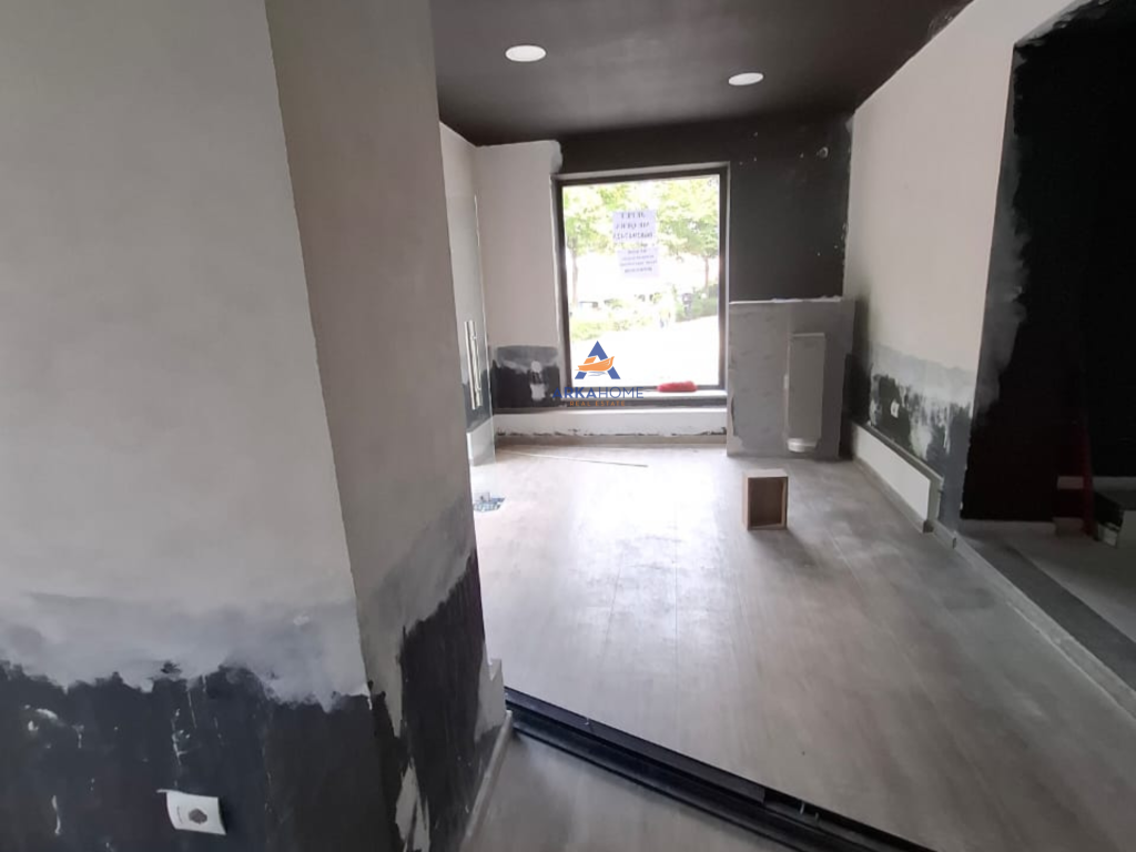 LOCALE IN AFFITTO 80M2 "21 DHJETORI" 300.000 LEKE LORDI (TRATTABILE)