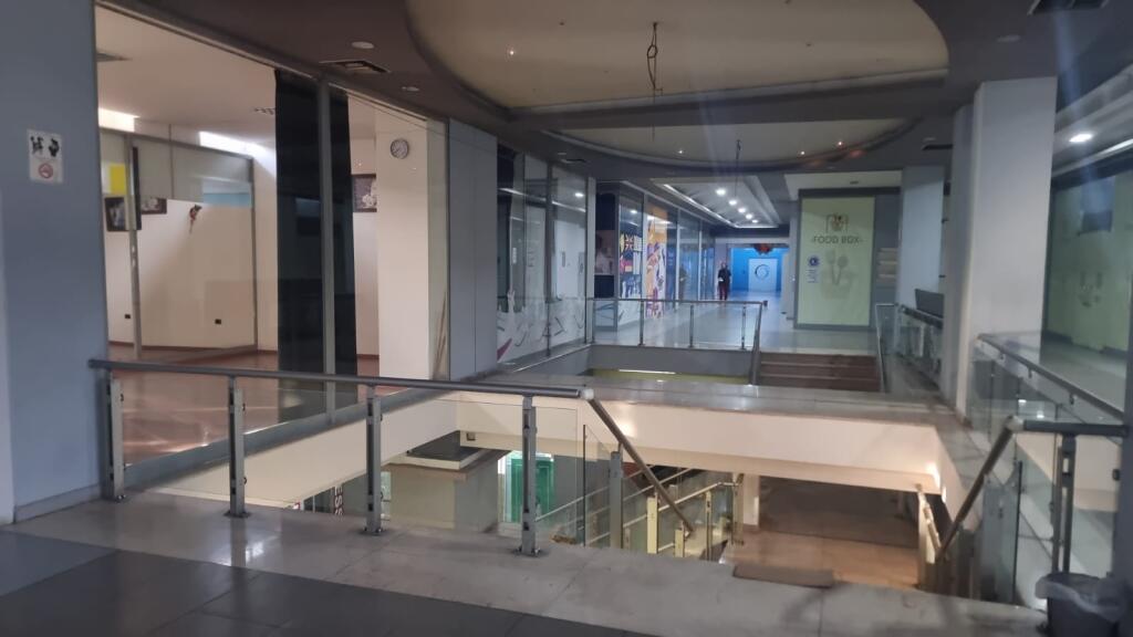 LOCALE COMMERCIALE IN AFFITTO 700 M2 XHAMLLIK 7.000 EURO