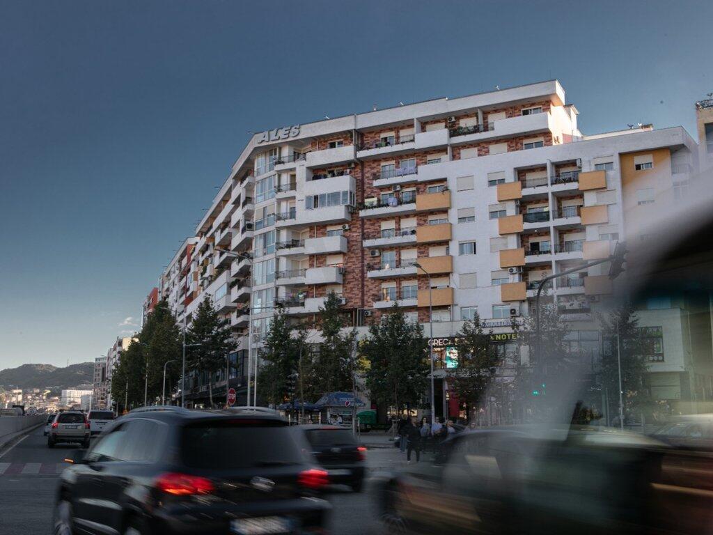 Shitet Apartament 2+1 ne Unaze te Re!