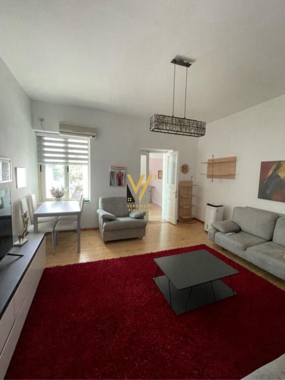 JEPET HYRJE 1+1+OBORR ME QERA TE MYSLYM SHYRI 600 EURO