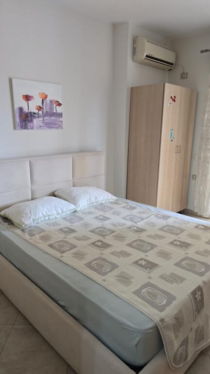 Siri Kodra Street, near Xhangolli Supermarket, carpets for rent apartment 1+1, 55,000 Leke
