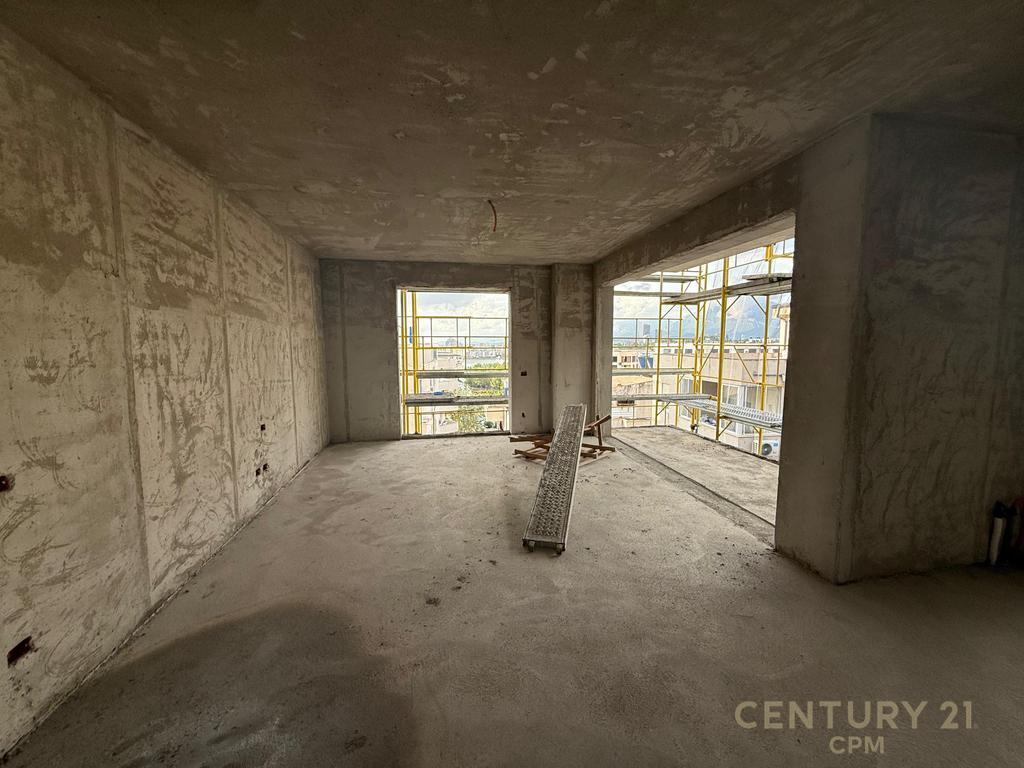 🏢 Shitet Apartament 2+1+2 në Rezidencën Elitare pranë Liqenit të Thatë