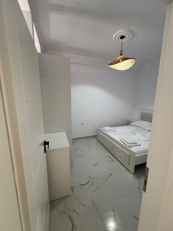 🏡 Apartment 1+1 for rent – Beach, near the school “Bajram Curri”