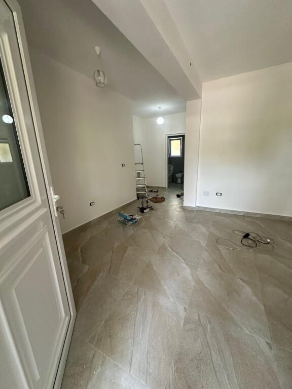 Jepen me Qera Apartente 1+1 dhe 2+1 bosh disponojn Post Parkime, vetëm 5 minura larg Spitalit Ushatarak.