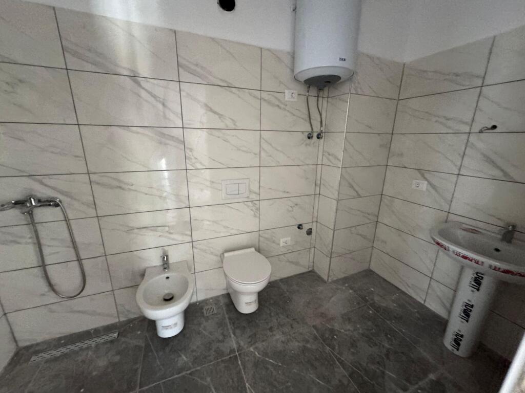 🚪Vendesi in vendita 2+1+2  📍Indirizzo : Kodra Diellit  💶Prezzo 176.000€