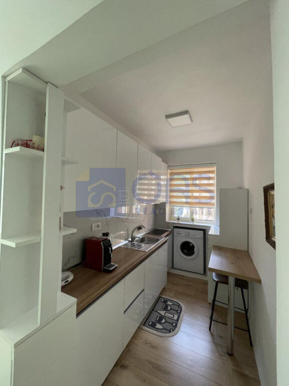 Affittasi casa privata a Myslym Shyr 1+1 con cortile e parcheggio