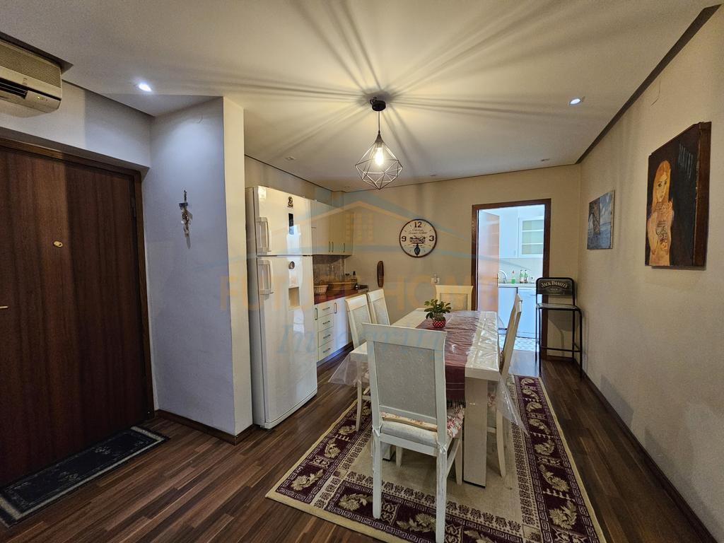 Qera, Apartament 4+1, Rruga Mine Peza, Tiranë.