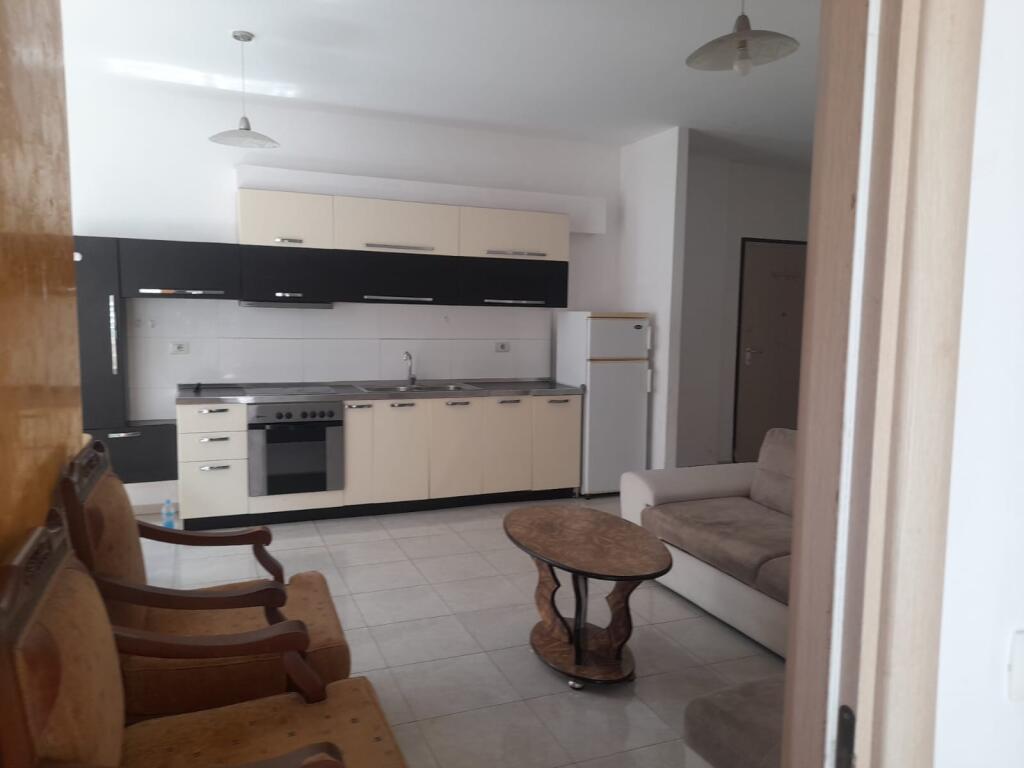 Shitet apartamenti 75 m2  te Fresku