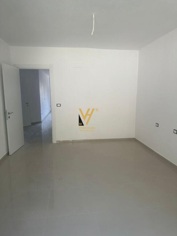 SHITET APARTAMENT 2+1+2 NË KOM.WHITE HILL TE CURRILAT, DURRËS 285.000 EURO