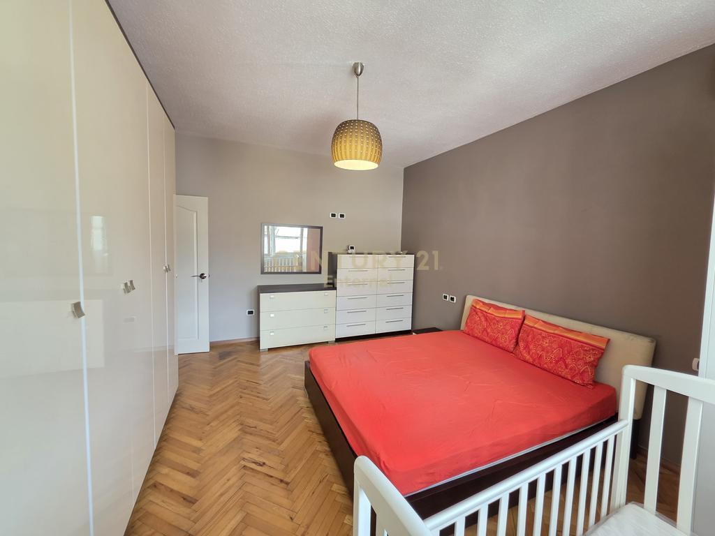 🏙️ Shitet Apartament 2+1+2 në Zemër të Bllokut – Rruga Vaso Pasha, pranë Bar Caffé Tribeca