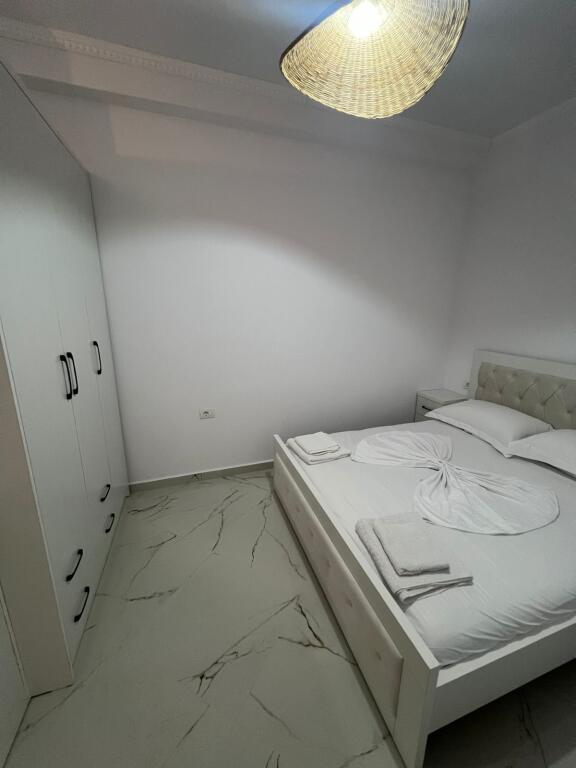 🏡 Apartment 1+1 for rent – Beach, near the school “Bajram Curri”