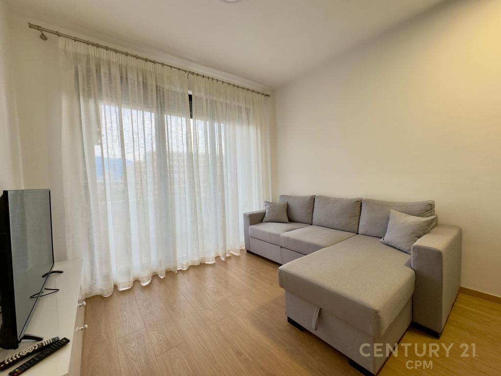 Apartamenti ndodhet ne nje ndertim te ri, shume cilesor, ne zonen e Don Bosko, prane Kompleksit "Fiori Di Bosko".