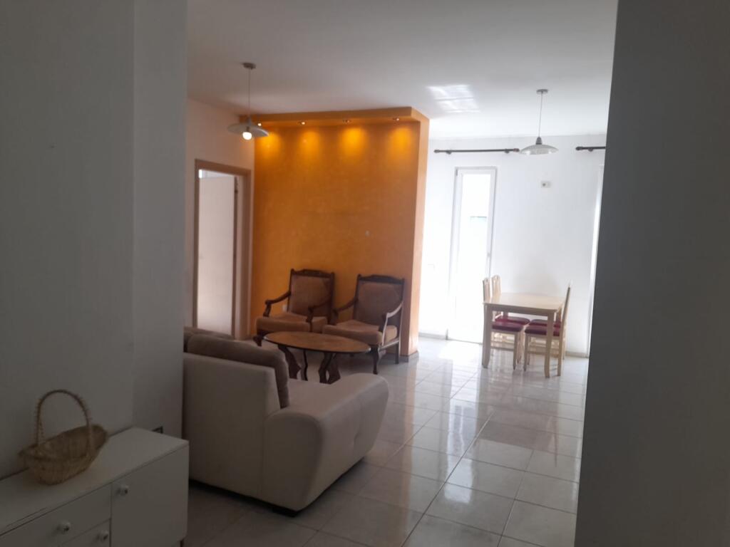 Shitet apartamenti 75 m2  te Fresku
