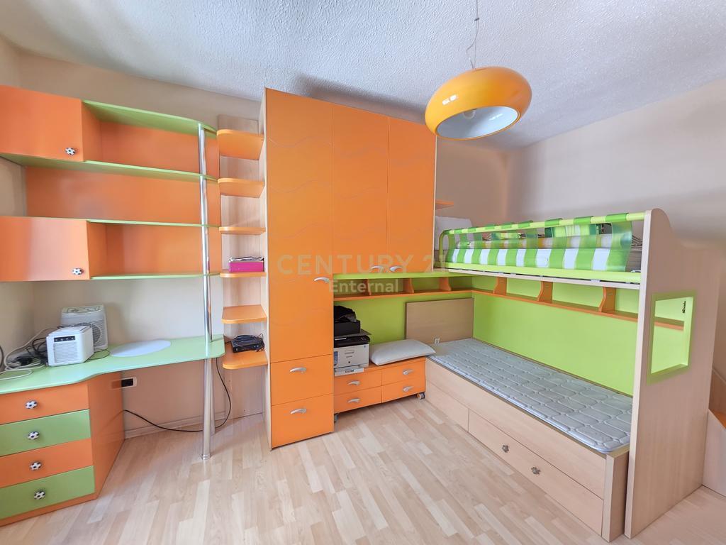 Shitet Apartament 2+1+2 në Bllok – Rruga Vaso Pasha, pranë Tribeca!