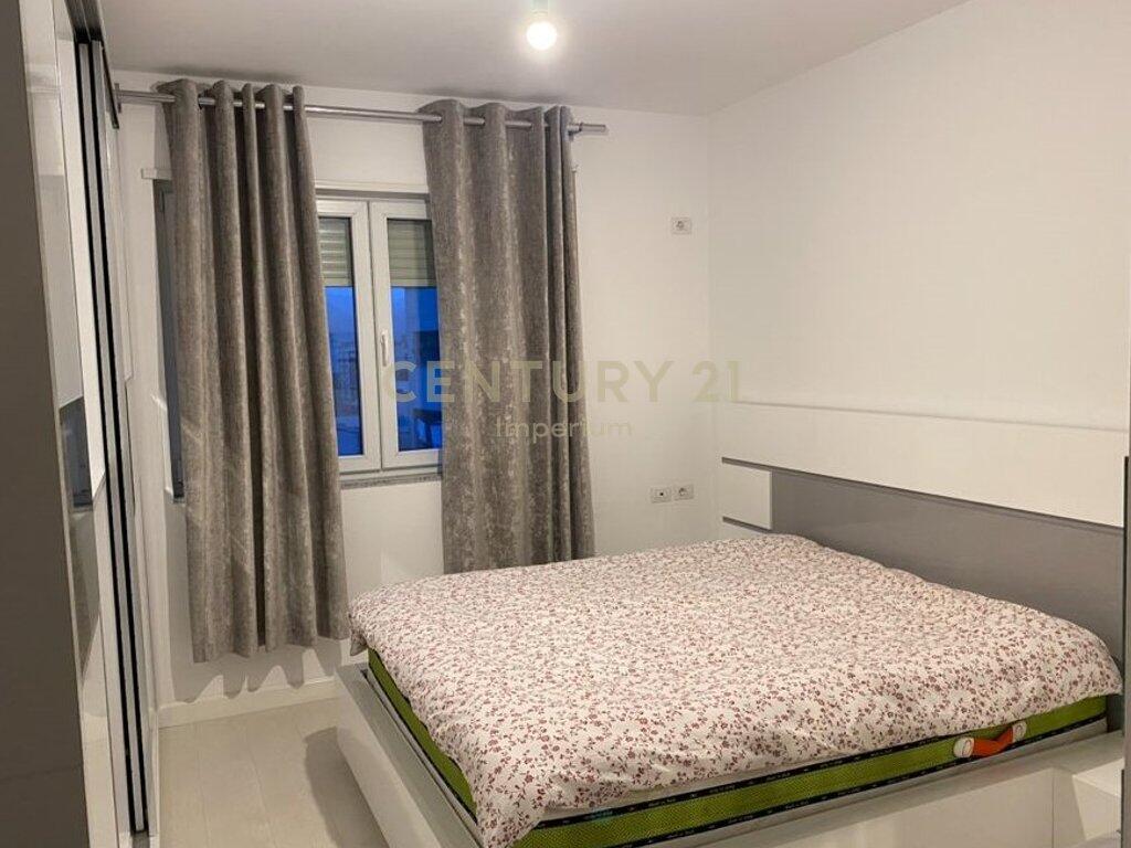 Shitet Apartament 2+1+2 në Astir!
