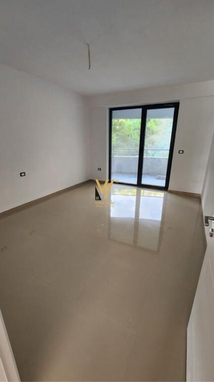 SHITET APARTAMENT 2+1+2 NË KOM.WHITE HILL TE CURRILAT, DURRËS 285.000 EURO