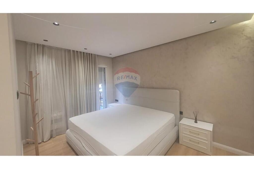 Jepet me qira apartament 2+1+2 rruga e Bogdaneve.