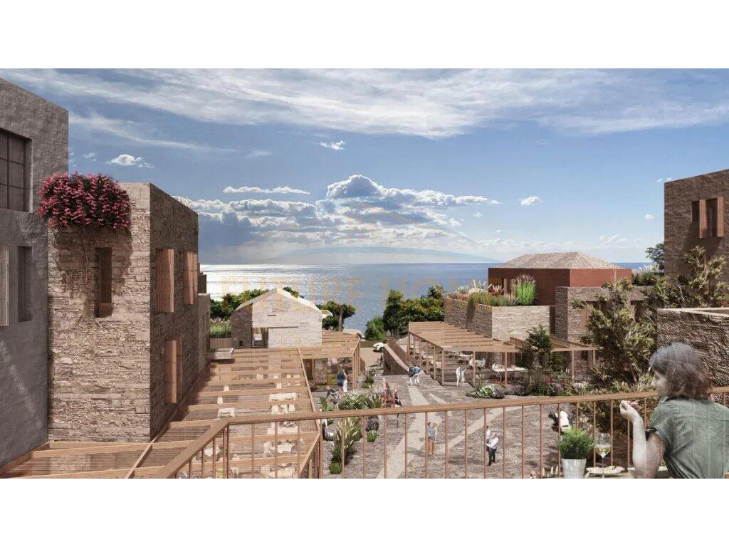 Shitet, Vilë 2-Katëshe, Green Coast 2, Palasë