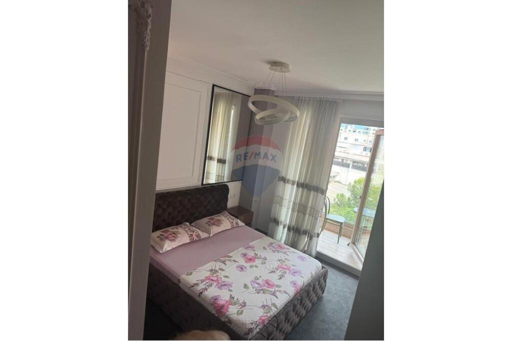 Apartament 3+1+2 me qira Zogu I Zi