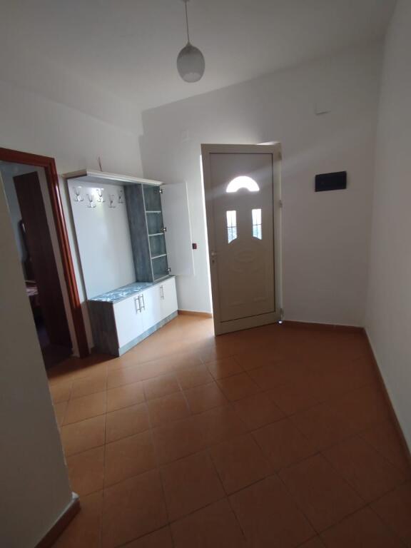 🏡 Apartament 1+1 me qira – Spitallë, pranë Varrezave të Vjetra