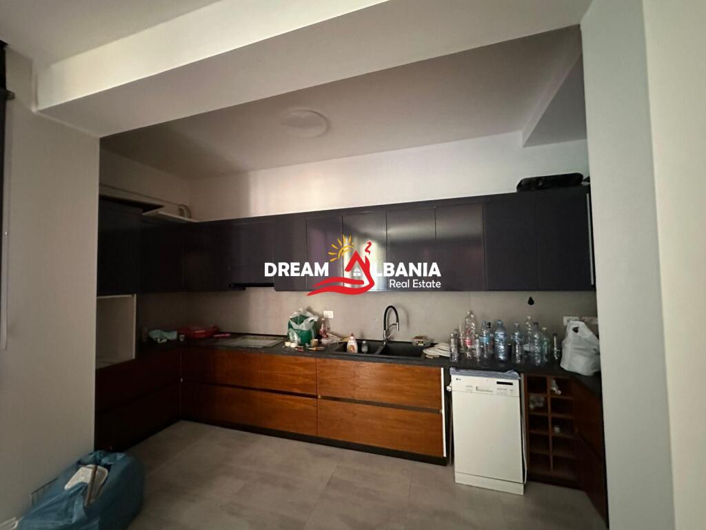 Apartament 3+1+2+verande ne shitje tek Tirana Golden Park prane Amerikan 3 (ID 4131464)