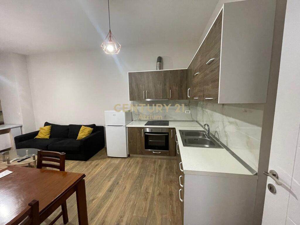 JEPET APARTAMENT ME QIRA 1 + 1 TEK MATERNITETI RI ! 400 € /Muaj