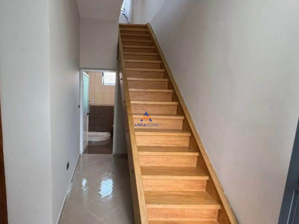 JEPET ME QERA VILE 3-KATSHE 4+1+VERANDË "NE XHAMLLIK" 600 EURO.