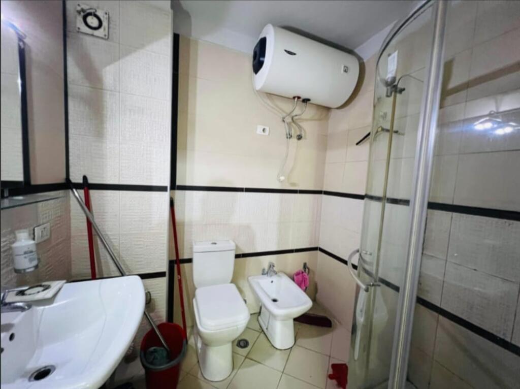 Shitet apartament komod 2+1+2 prane Report Tv Rrugs Kavajes