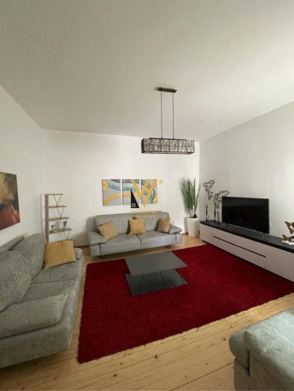 JEPET HYRJE 1+1+OBORR ME QERA TE MYSLYM SHYRI 600 EURO