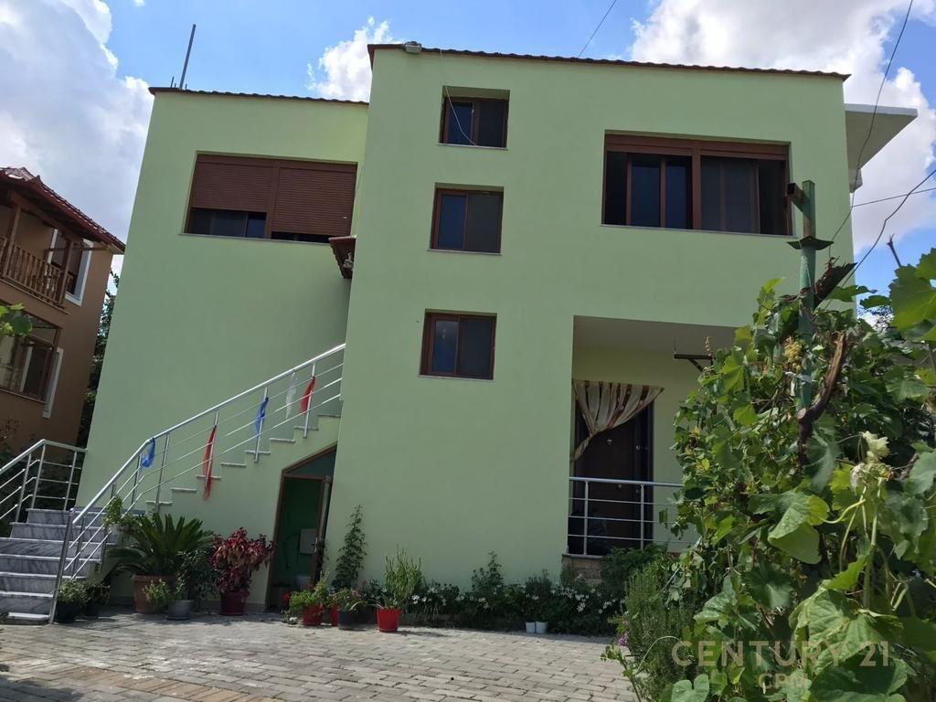 Affittasi Villa su 2 piani in Ali Demi, Tirana