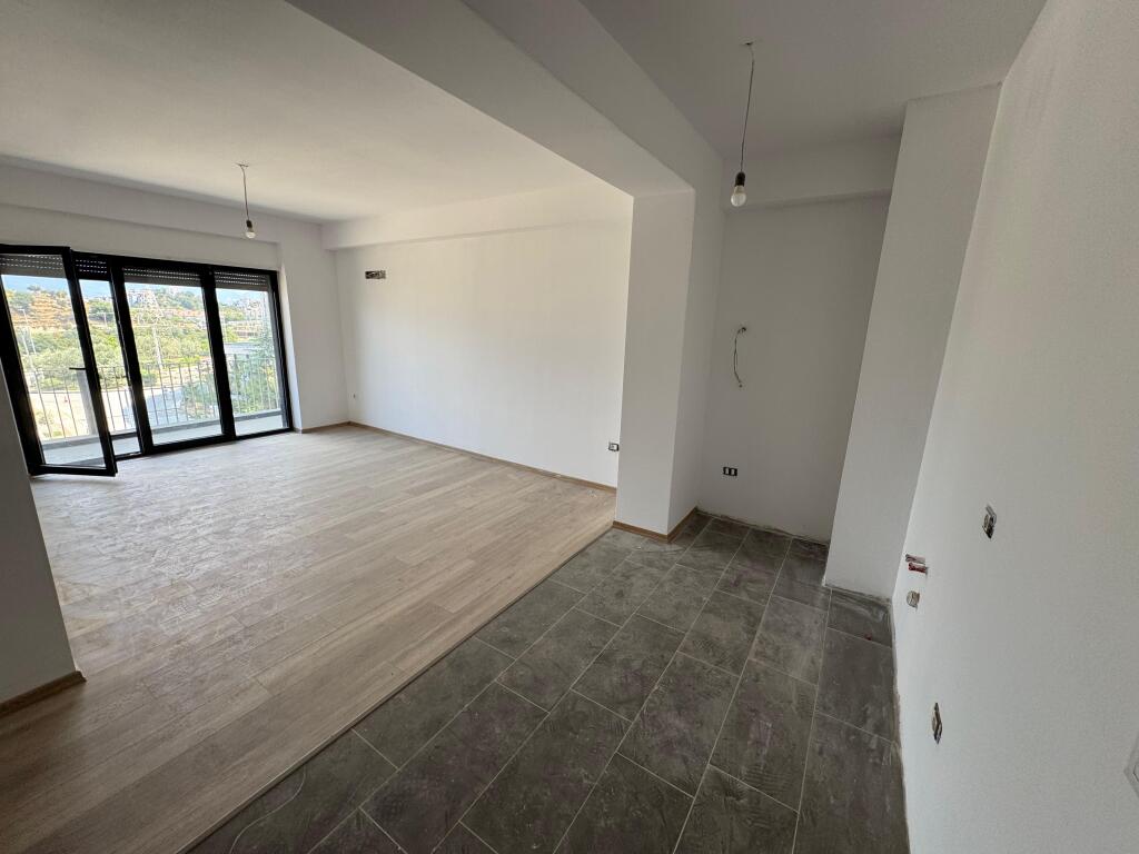Shitet Apartament 2+1+2 Kodra e diellit