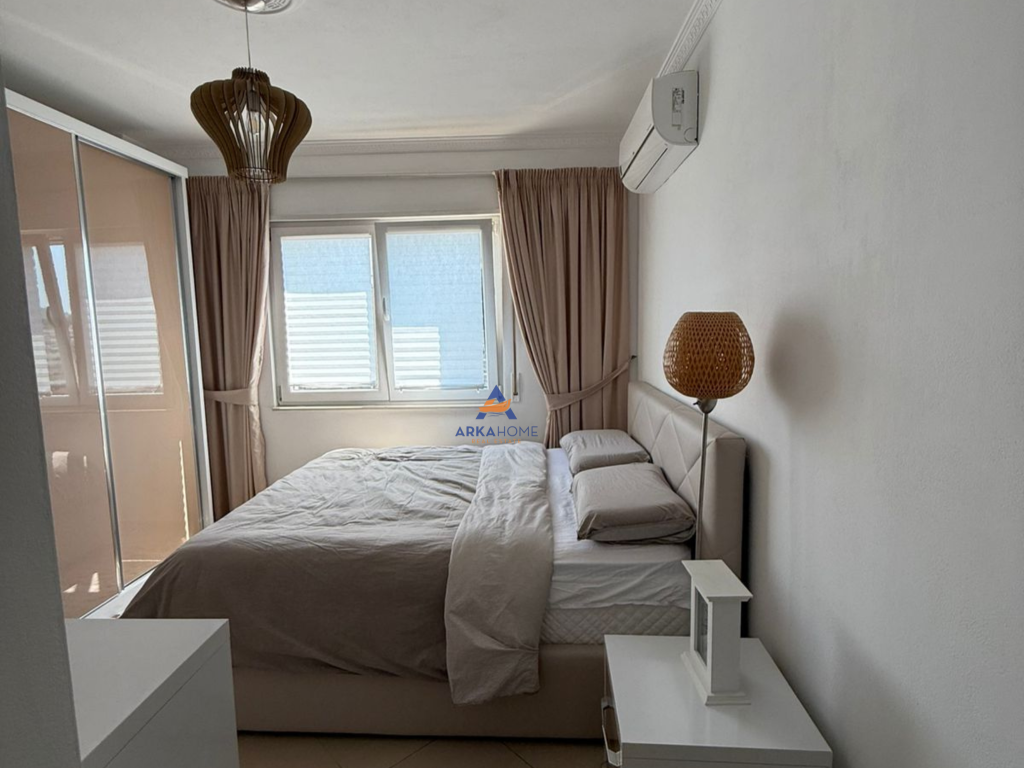 JEPET APARTAMENT ME QERA 2+1+BALLKON "UNAZA E RE" 600 EURO.