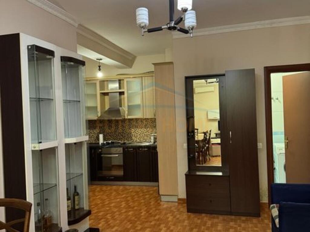 Qera, Apartament 2+1, Fresk, Tiranë.