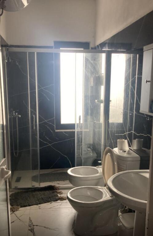 AFFITTASI APPARTAMENTO 1+1+BALCONE VICINO ALLA VILLA DI ZOGU DURRES