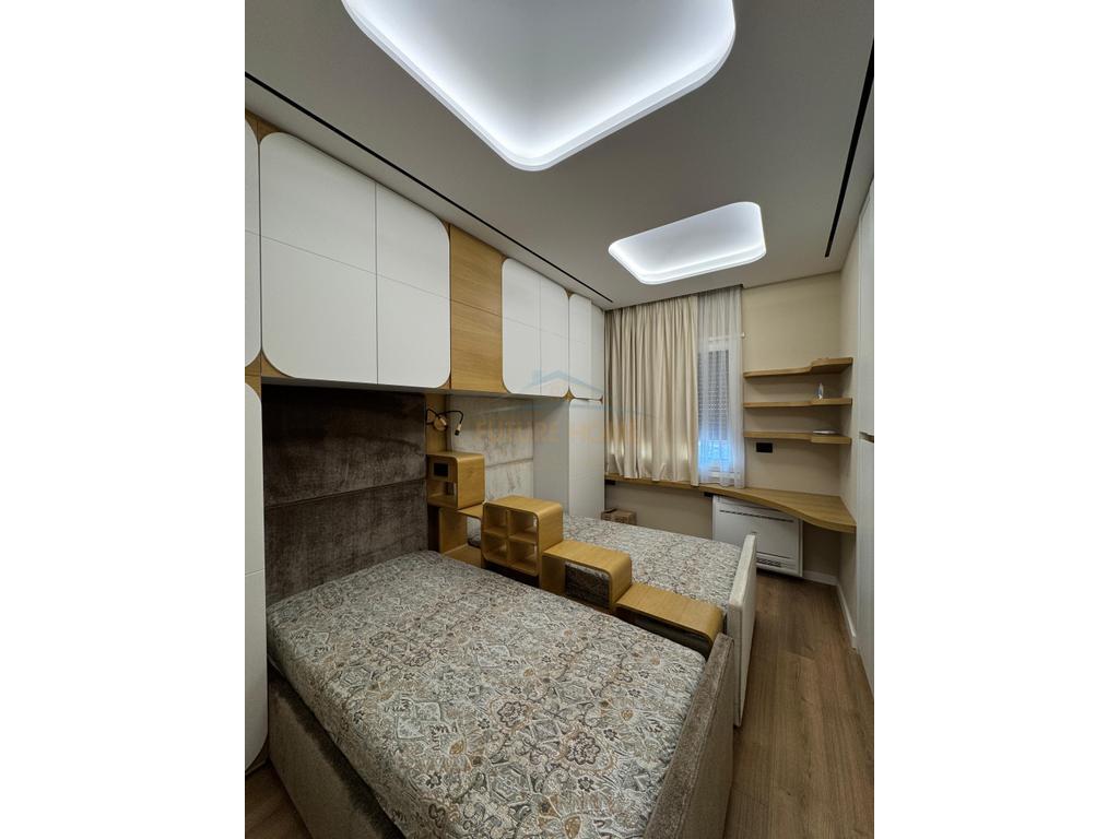 Shitet Apartament 2+1+Post Parkimi, Kodra e Diellit