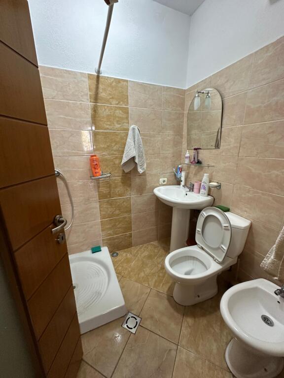 Shitet apartament 2+1 ne Qender te Tiranes.