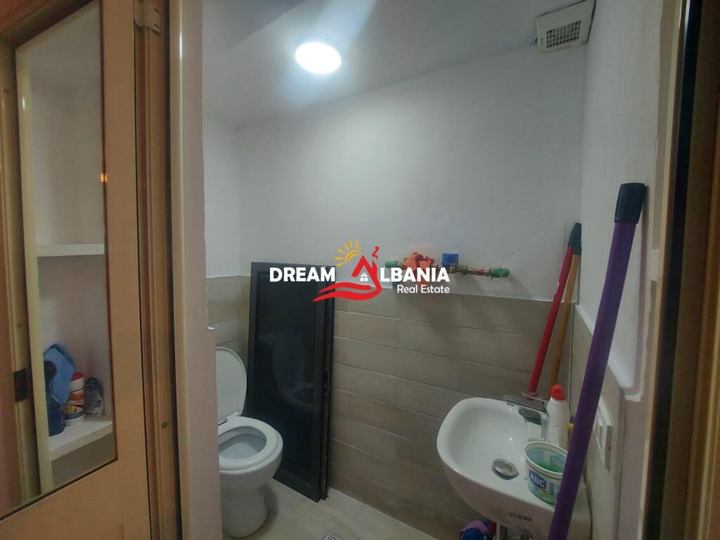 Ufficio in affitto a Kombinat vicino al Centro Sanitario n.6 a Tirana (ID 4261816 )