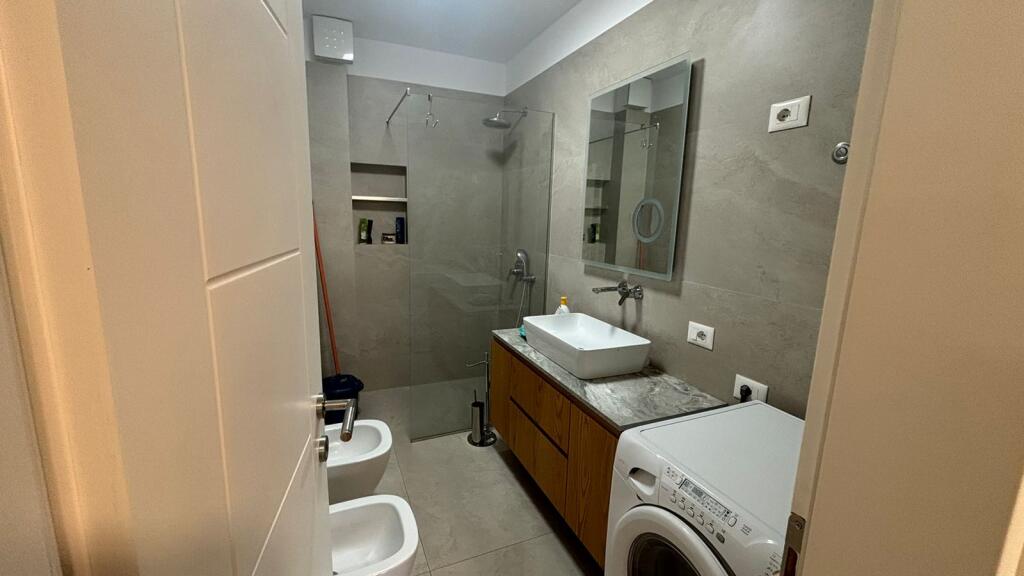 🏢Ne zonen e 5 Majit,prane Big Market jepet me qera apartament ,1+1,i mobiluar 50,000Leke