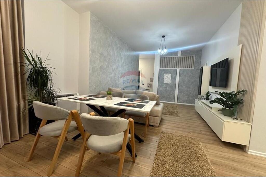 Jepet me qira Apartament 3+1 në Fresk