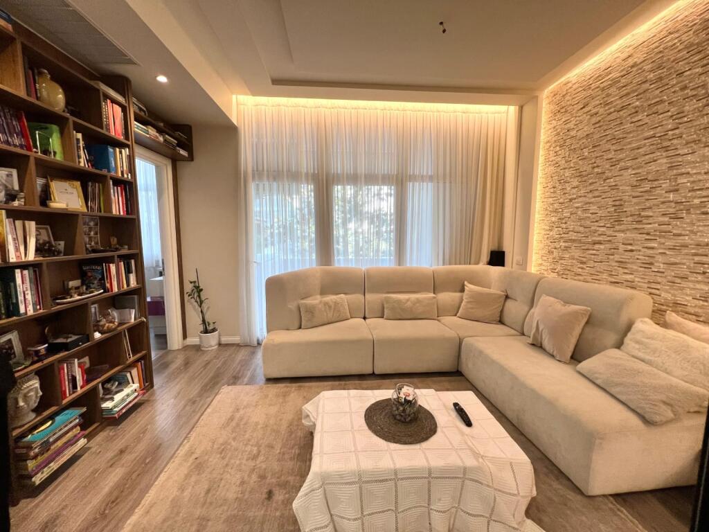 IN VENDITA APPARTAMENTO 3+1+2+BALCONE – COMPLESSO KIKA 2, COMUNE DI PARIGI