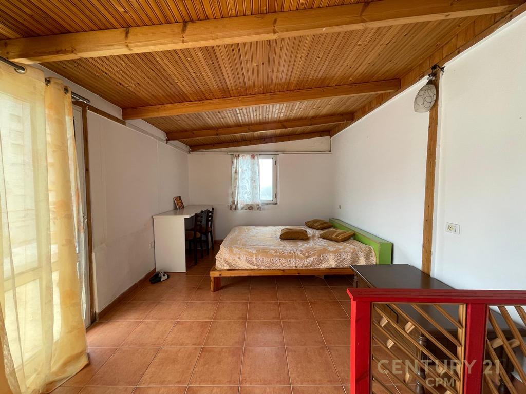 Apartament 2+1 per shitje te Ali Demi