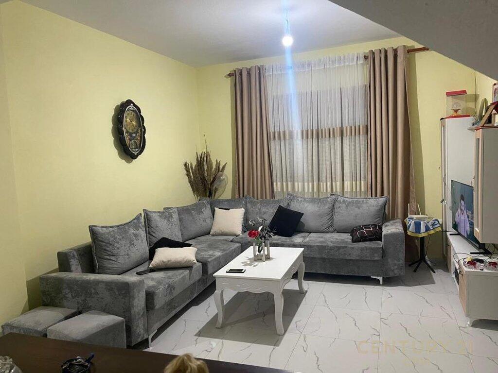 Affittasi Villa su 2 piani in Ali Demi, Tirana