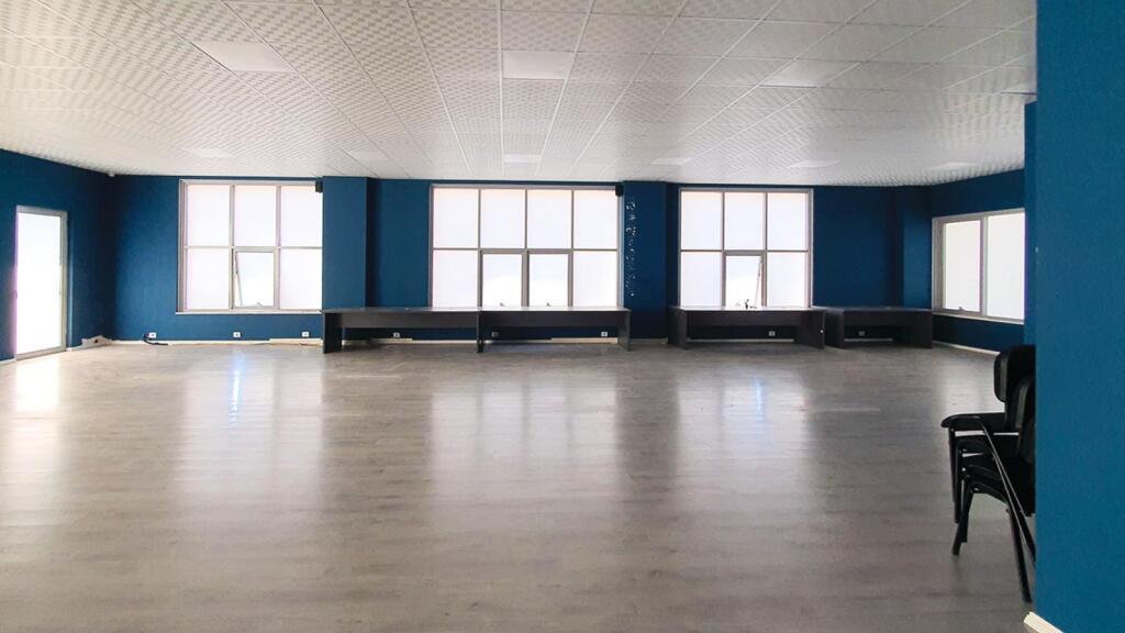 AMBIENT BIZNESI ME QERA 240 M2 RRUGA BARDHYL 2.700 EURO