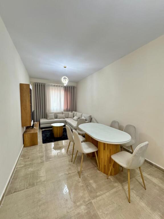 JEPET SUPER APARTAMENT ME QIRA TE GRAND GALERY YZBERISHT TIRANE