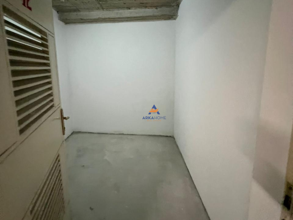 LOCALE IN AFFITTO 50.1M2 "UNAZA E RE" 350 EURO (TRATTABILE).