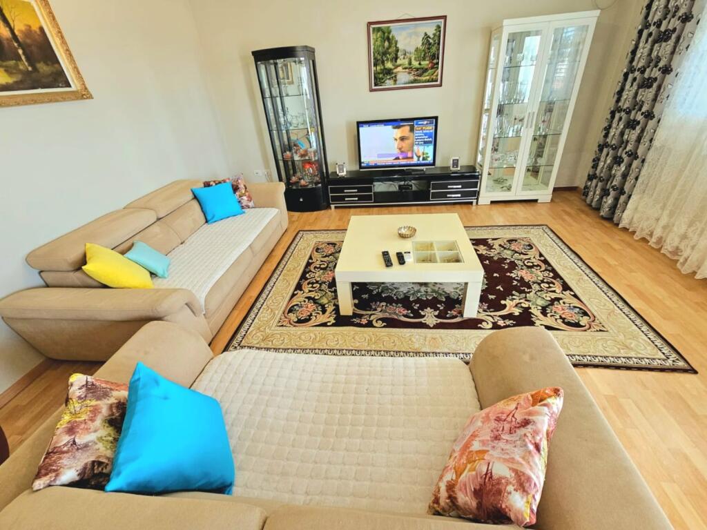 Affittasi Appartamento 2+1 presso Vilat Amerikane (150 m²) - Arredamento di Qualità + Posto Auto