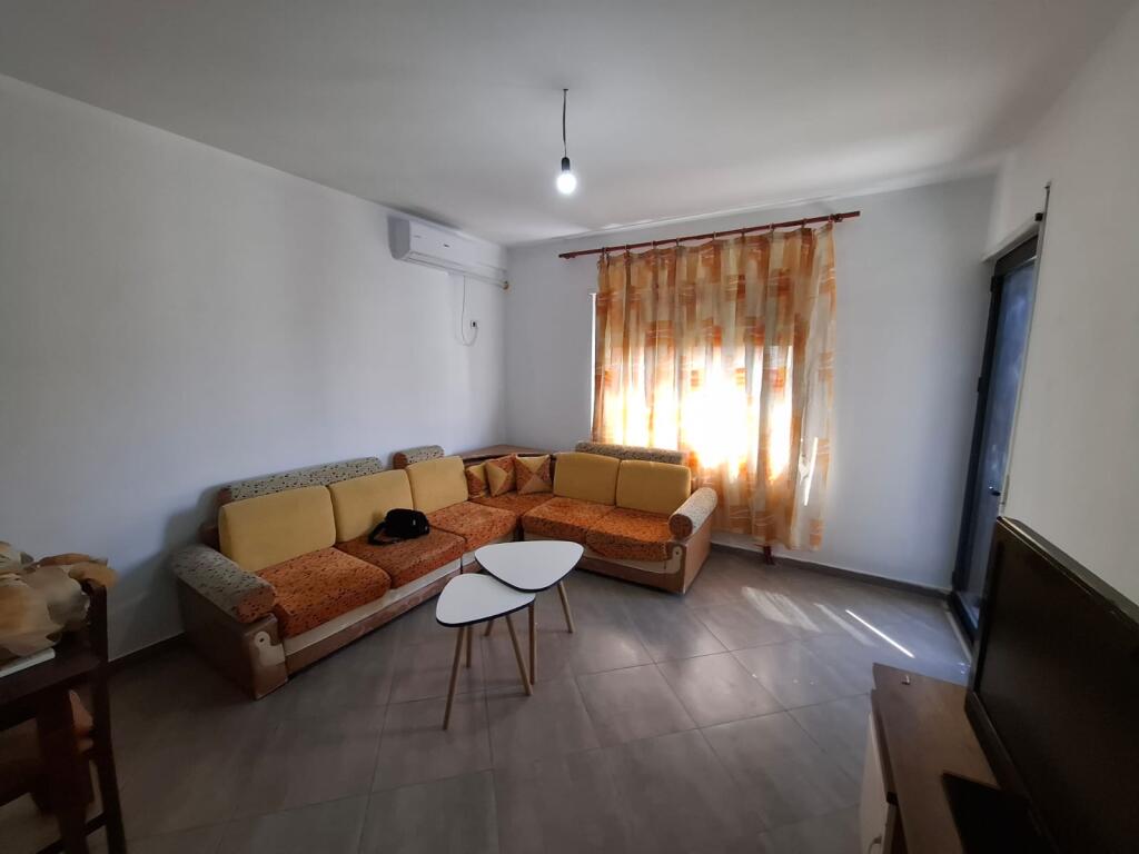 Affittasi appartamento 1+1 a Kmy in Yzberisht