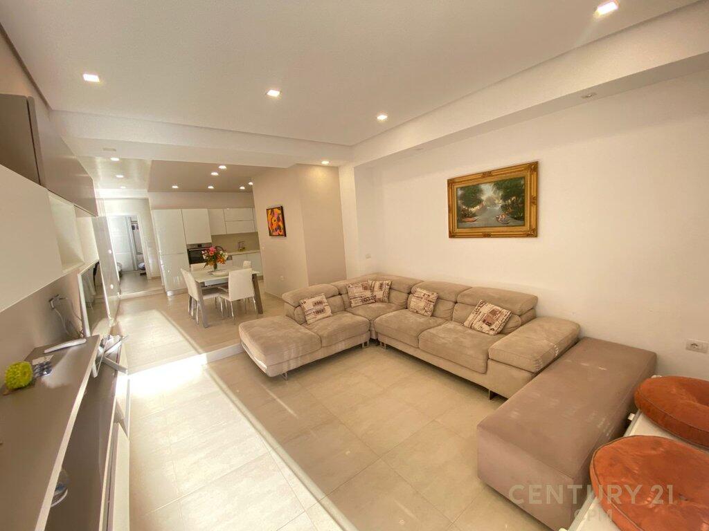 Apartment 4+1+2 + Verandas for sale in Qerret