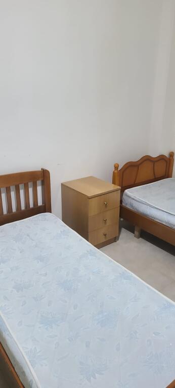 GARSIONERE 20000 LEKE.VILAT GJERMANE
